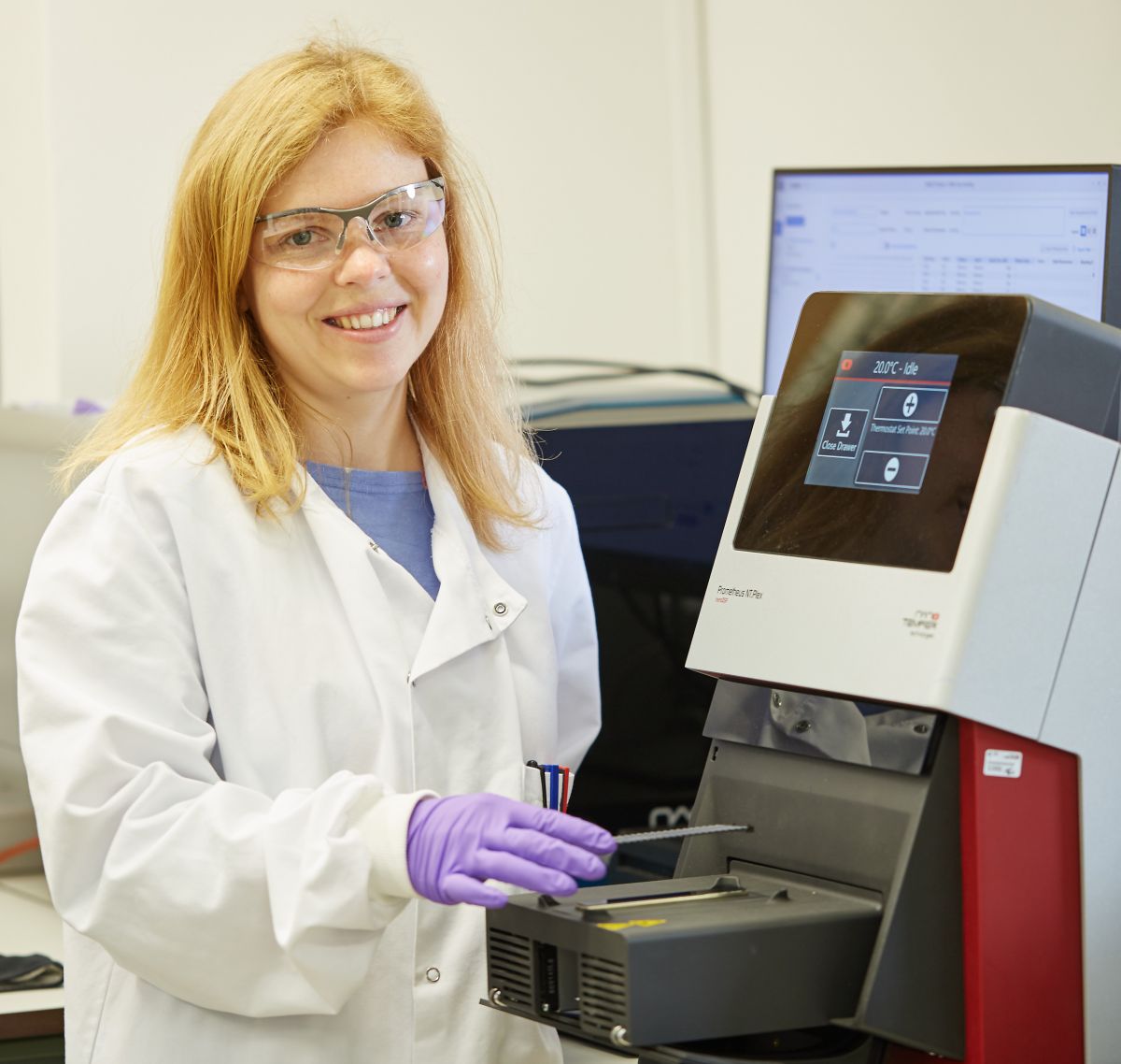 scientist performs nano differential scanning fluorimetry experiment